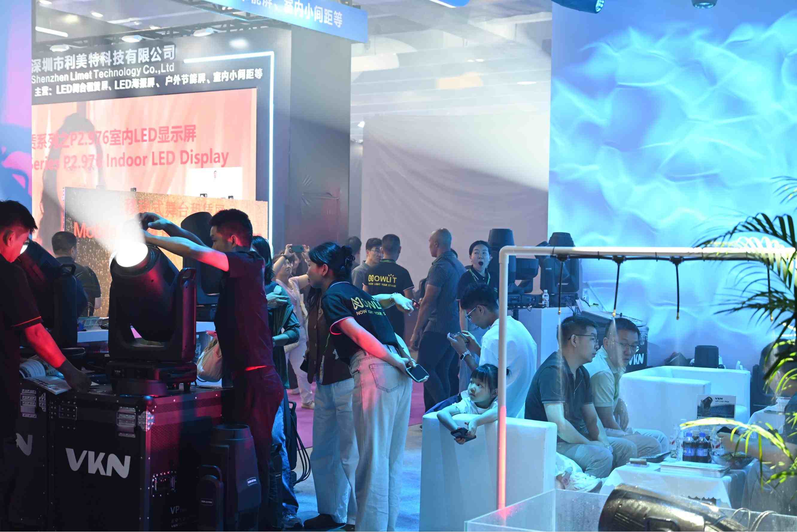 Industry professionals discussing VKN series lighting performance and applications at NOWLIT exhibition booth
